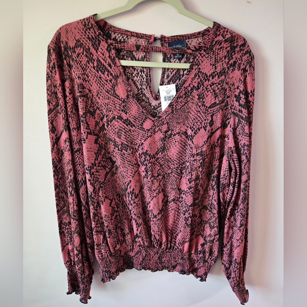 NWT Daytrip Mauve Snake Print Long Sleeve Top - Size M - Buckle